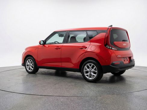 Used 2025 Kia Soul LX w/ LX Technology Package image 6