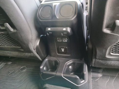 Used 2019 Jeep Wrangler Unlimited Rubicon image 40