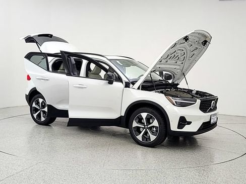 New 2026 Volvo XC40 B5 Plus w/ Protection Package Premier AWD/4WD image 10