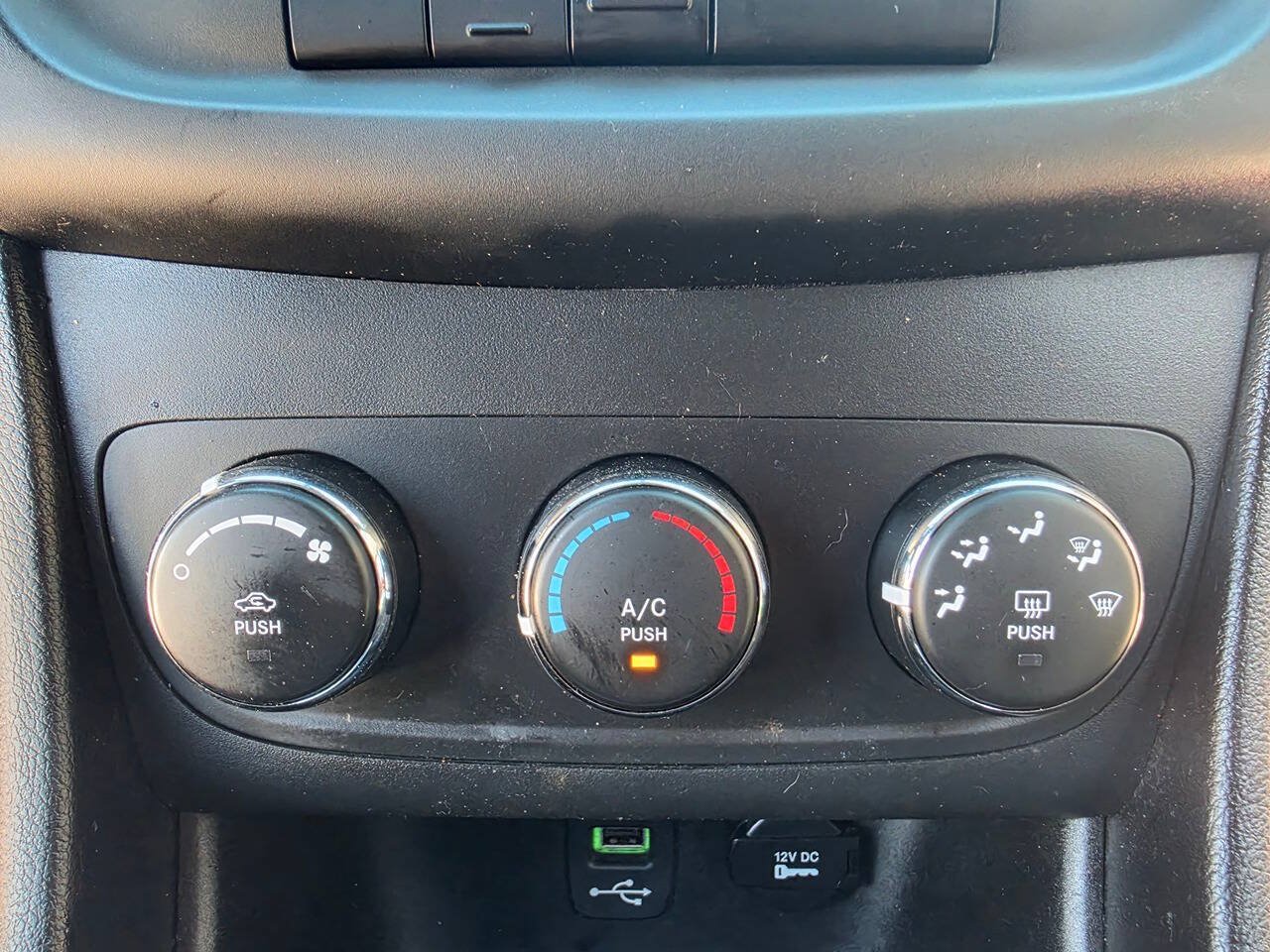 Used 2013 Dodge Avenger SE FWD image 36