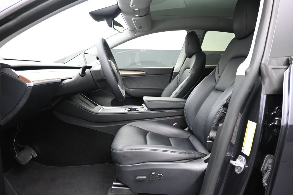 Used 2024 Tesla Model Y Long Range RWD image 21