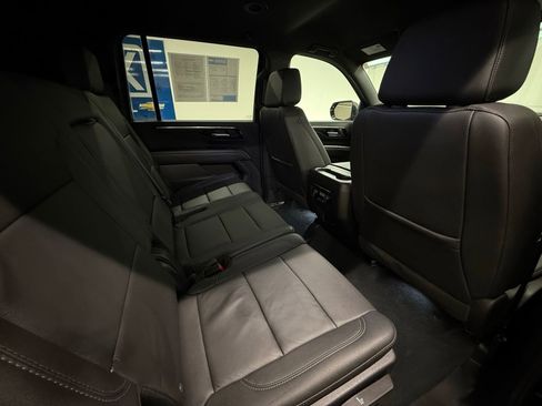 Used 2025 Chevrolet Suburban Z71 image 6