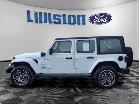Used 2023 Jeep Wrangler Unlimited Sahara image 6