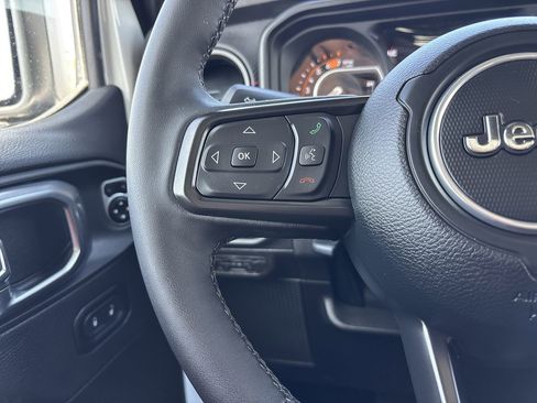 Used 2025 Jeep Wrangler Unlimited Rubicon AWD/4WD image 27