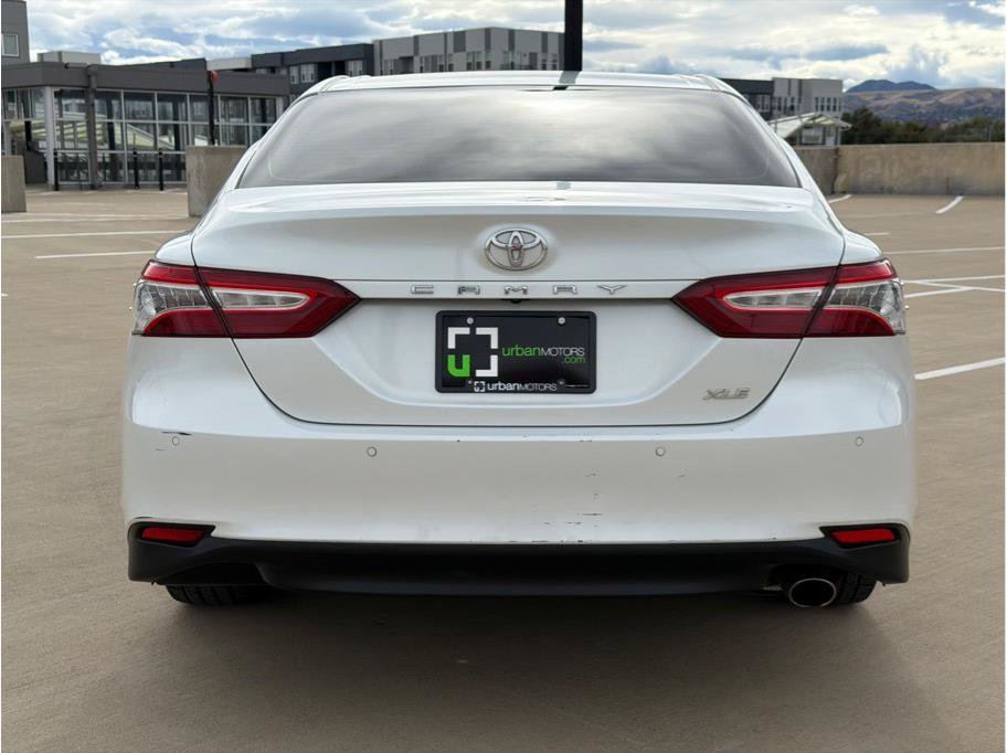 Used 2018 Toyota Camry XLE FWD image 7