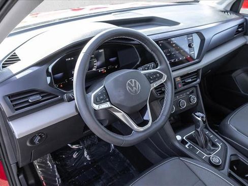 Used 2022 Volkswagen Taos SE image 10