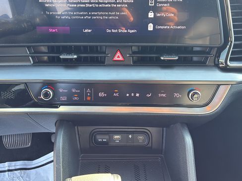 Used 2025 Kia Sportage EX FWD image 22