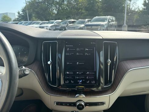 Used 2021 Volvo XC60 T5 Momentum w/ Premium Package AWD/4WD image 26