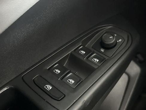 Certified 2022 Volkswagen Taos SE FWD image 17