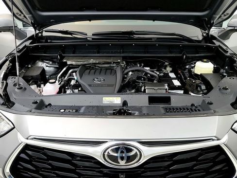 Certified 2026 Toyota Highlander Platinum AWD/4WD image 15