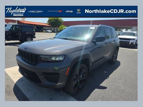 Used 2023 Jeep Grand Cherokee Altitude AWD/4WD image 1
