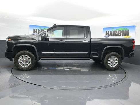 Used 2025 Chevrolet Silverado 2500 High Country w/ High Country Premium Package AWD/4WD image 2