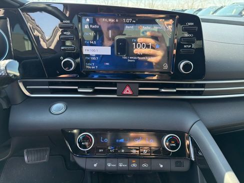 Used 2021 Hyundai Elantra SEL w/ Convenience Package image 10