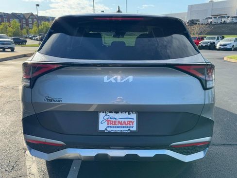 Used 2024 Kia Sportage LX image 4