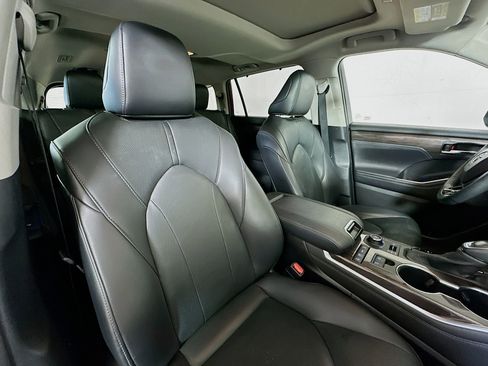 Used 2020 Toyota Highlander Limited image 28