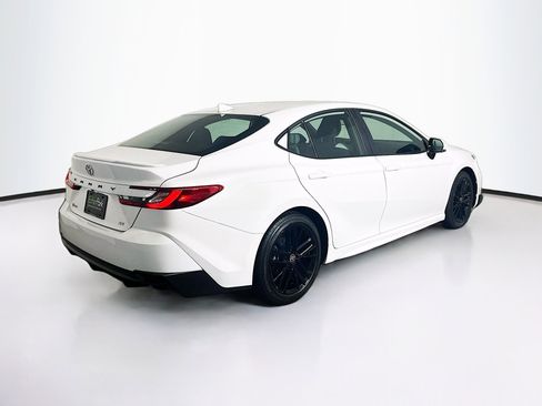 Used 2025 Toyota Camry SE image 9