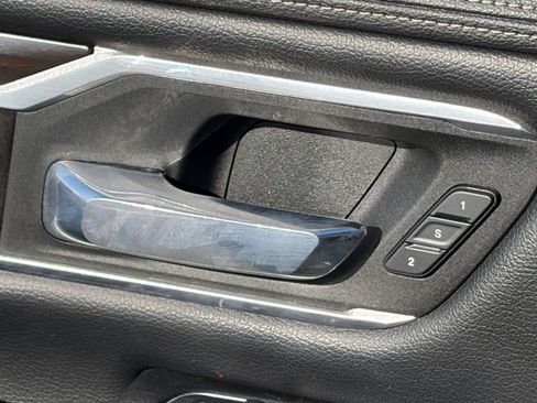 Used 2022 RAM 1500 Laramie AWD/4WD image 18