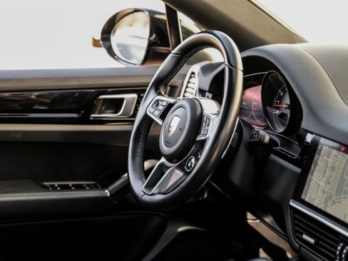 Used 2020 Porsche Cayenne S image 11