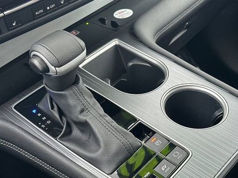 Used 2025 Toyota Sienna XLE image 29