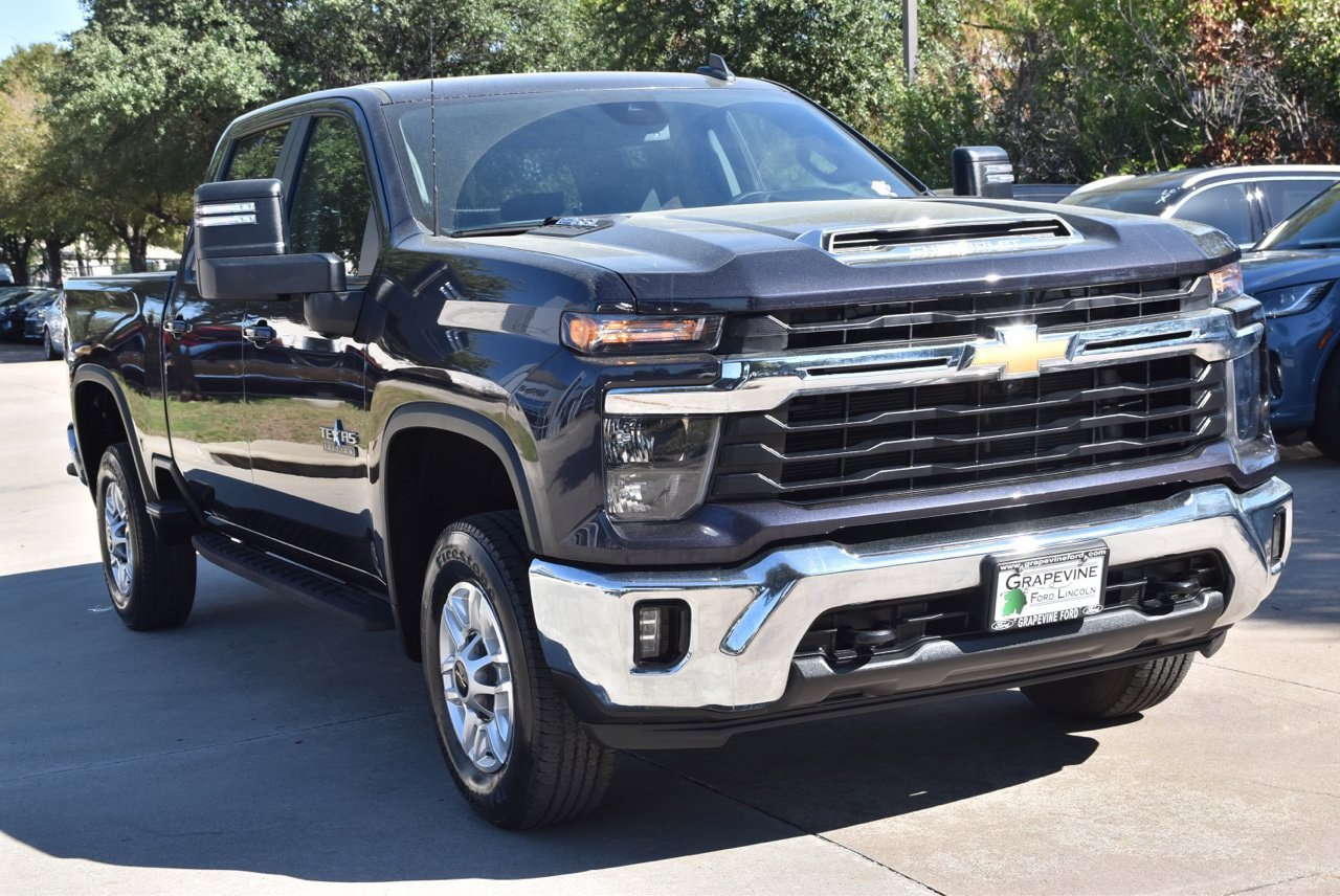 Used 2024 Chevrolet Silverado 2500 LT w/ Texas Edition RWD image 4