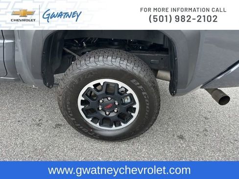 Used 2025 Toyota Tacoma TRD Off-Road AWD/4WD image 10