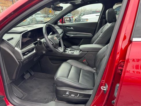Used 2024 Cadillac XT4 Premium Luxury image 13