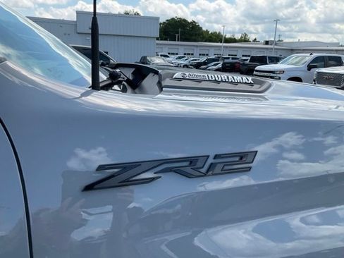 Used 2024 Chevrolet Silverado 2500 ZR2 w/ Technology Package AWD/4WD image 10