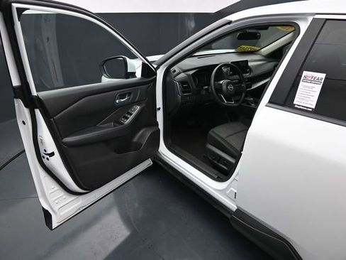 Used 2024 Nissan Rogue SV FWD image 12