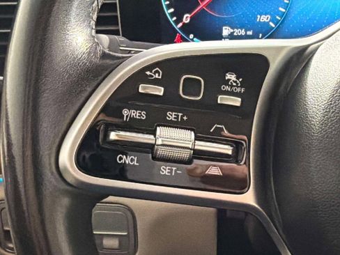Used 2025 Mercedes-Benz GLC 350e 4MATIC image 44