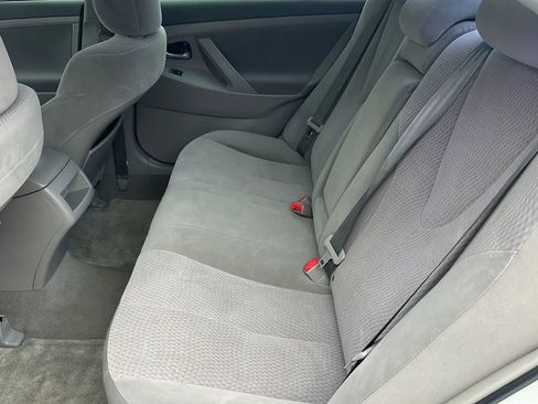 Used 2010 Toyota Camry SE image 9