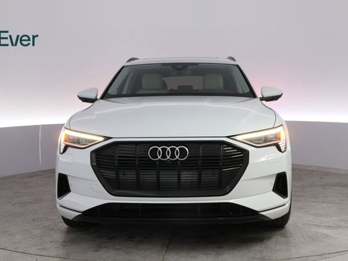 Used 2022 Audi e-tron Premium w/ Convenience Plus Package image 12