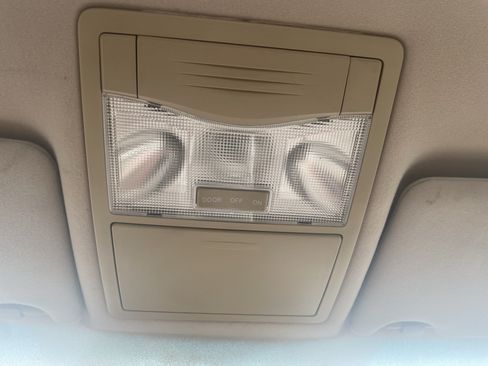 Used 2005 Toyota Avalon XLS FWD image 25