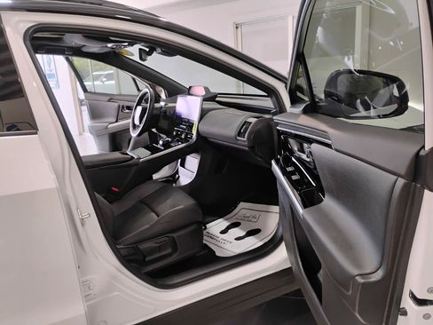 Used 2024 Toyota bZ4X FWD image 92