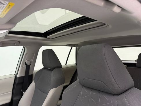Used 2022 Toyota RAV4 XLE FWD image 25
