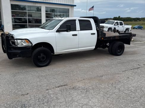 Used 2018 RAM 3500 Tradesman w/ Chrome Appearance Group AWD/4WD image 2