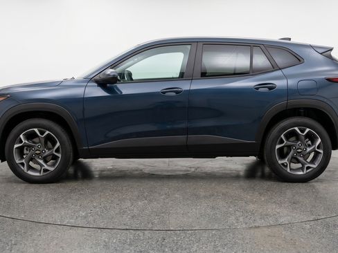 Used 2025 Chevrolet Trax LT FWD image 5