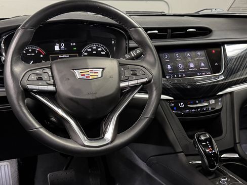 Used 2025 Cadillac XT6 Premium Luxury image 37
