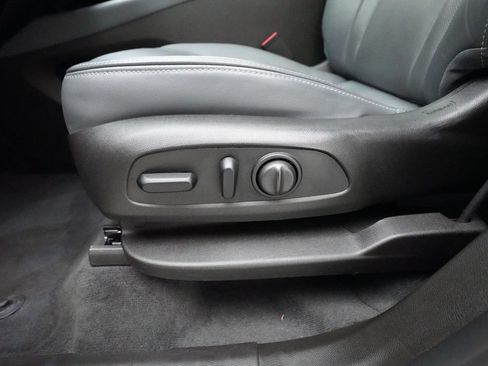 Used 2021 Buick Enclave Essence w/ Sound and Sites Package AWD/4WD image 29