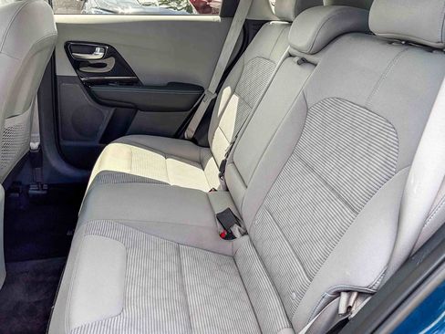 Used 2022 Kia Niro LXS FWD image 17