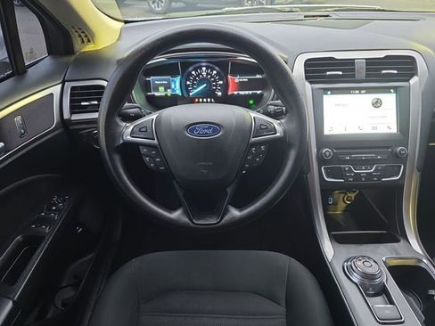 Used 2018 Ford Fusion SE image 19