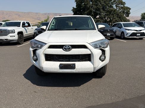 Used 2019 Toyota 4Runner SR5 AWD/4WD image 11