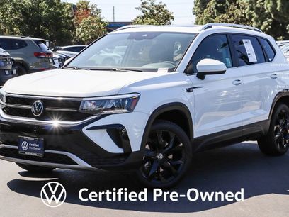 Used 2023 Volkswagen Taos SE w/ Panoramic Sunroof Package