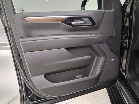 Used 2025 Chevrolet Suburban High Country AWD/4WD image 21