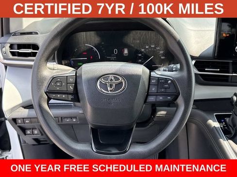 Used 2025 Toyota Sienna LE FWD image 18