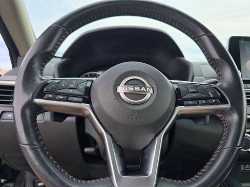 Used 2024 Nissan Altima 2.5 SR FWD image 16