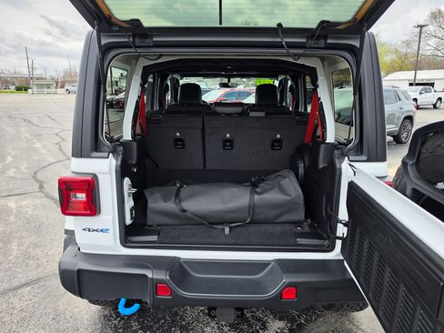 Used 2023 Jeep Wrangler Unlimited Rubicon 4xe image 6