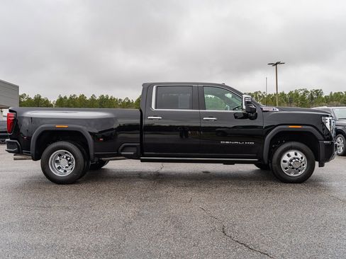 Used 2025 GMC Sierra 3500 Denali w/ Denali Reserve Package image 9
