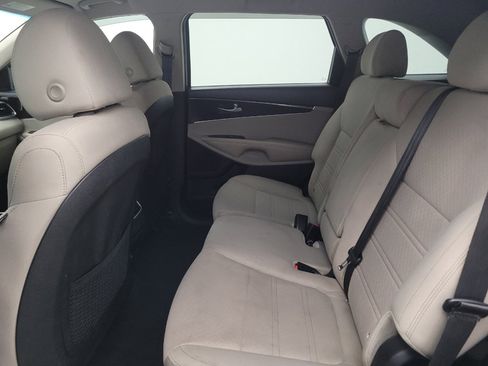 Used 2020 Kia Sorento LX AWD/4WD image 18