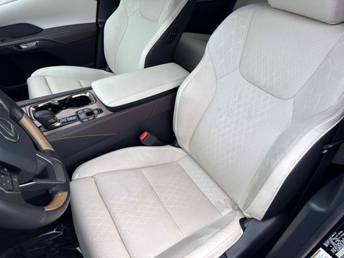 Used 2025 Lexus RX 450h AWD w/ Luxury Package image 22