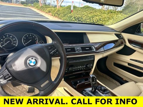 Used 2011 BMW 750Li w/ Luxury Rear Seating Pkg image 3